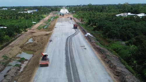Một góc công trường cao tốc Cao Lãnh - An Hữu qua Đồng Tháp. (Ảnh chụp cuối tháng 7/2026).