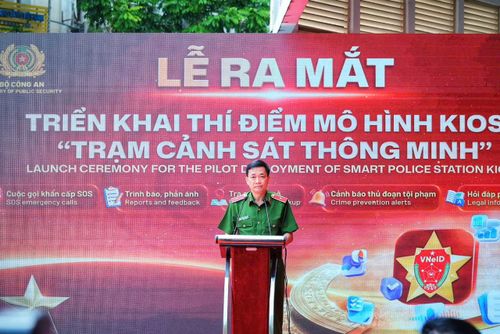 Phó Cục trưởng Cục C06, Thiếu tướng Nguyễn Mạnh Hùng phát biểu tại Lễ ra mắt triển khai thí điểm mô hình Kiosk "Trạm Cảnh sát thông minh" tại Hà Nội. Ảnh: Trung Kiên