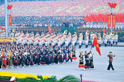Khối nữ Dân quân các dân tộc Việt Nam tại Lễ diễu binh, diễu hành chào mừng kỷ niệm 80 năm Quốc khánh tại Quảng trường Ba Đình. Ảnh: Nhật Bắc