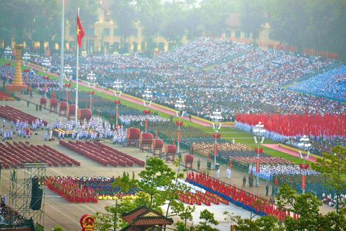 Nhận thức toàn diện về vai trò chủ thể và động lực của con người, kết hợp các giá trị văn hóa, sẽ tạo bệ phóng vững chắc để dân tộc Việt Nam bước lên chủ nghĩa xã hội trong sự phồn vinh, văn minh, hạnh phúc. Ảnh: Xuân Quý