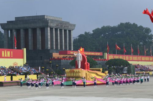 Sinh thời, Chủ tịch Hồ Chí Minh đã nhấn mạnh: “Muốn xây dựng chủ nghĩa xã hội, phải có con người xã hội chủ nghĩa và có tư tưởng xã hội chủ nghĩa”. Ảnh: Lâm Hiển