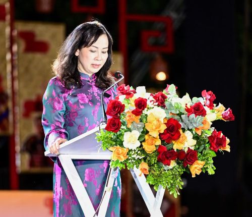 Giám đốc Sở Văn hóa, Thể thao và Du lịch Trương Thị Hồng Hạnh phát biểu khai mạc sự kiện.