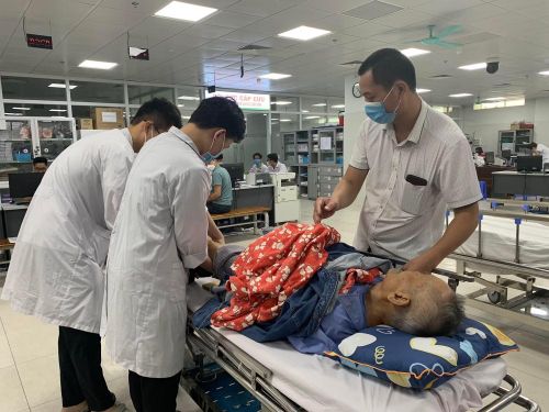 Các bệnh viện đảm bảo ứng trực cấp cứu 24/24h.