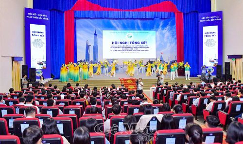 Tiết mục văn nghệ sôi động chào mừng Hội nghị.