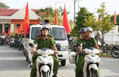 Công an TP Huế ra quân bảo đảm ANTT tại các địa điểm trung tâm.
