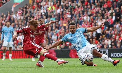 Munoz giúp Liverpool thoát thua. (Ảnh: Reuters)
