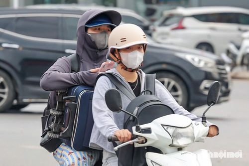 Người dân lỉnh kỉnh đồ đạc rời thành phố để về quê nghỉ lễ 2/9.