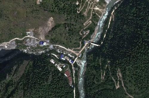 Cơ quan Quản lý và Giảm nhẹ Thiên tai Quốc gia Nepal cho biết, tính đến tối 28/8, ít nhất 579 người đã thiệt mạng và hơn 1.900 người mất tích. Truyền thông nhà nước Trung Quốc xác nhận ít nhất 5 người thiệt mạng ở phía Tây Tạng.