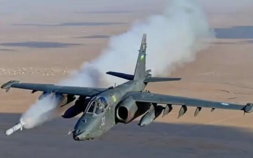 Chính sự khác biệt đó khiến Su-25 và A-10 trở thành 2 ví dụ tiêu biểu cho 2 cách tiếp cận khác nhau đối với nhiệm vụ hỗ trợ trực tiếp lực lượng mặt đất.