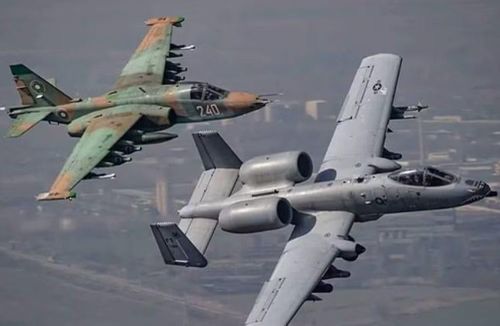Su-25 được Liên Xô phát triển trong thập niên 1970, hướng tới khả năng hoạt động gần tiền tuyến, bay thấp và tấn công nhanh các mục tiêu mặt đất.