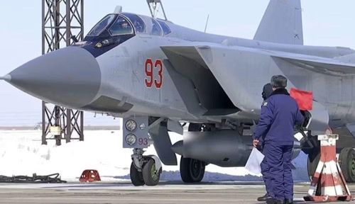 Một tiêm kích có tốc độ cao và khả năng hoạt động trên phạm vi rộng có thể nhanh chóng di chuyển tới khu vực cần tăng cường khả năng đánh chặn.