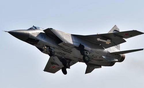 Lý do nằm ở việc MiG-31 được thiết kế cho một nhiệm vụ rất đặc biệt: kiểm soát không phận rộng lớn và đánh chặn mục tiêu từ khoảng cách xa.