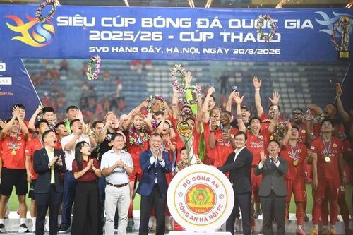 CLB Công an Hà Nội trở thành đội bóng thứ 5 trong lịch sử bảo vệ thành công danh hiệu Siêu cúp Quốc gia