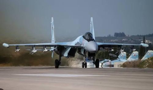 Nga duy trì cả 2 vì chúng có thể bổ sung cho nhau. Su-30 cung cấp một nền tảng đa nhiệm 2 chỗ, trong khi Su-35 hướng tới khả năng tác chiến của tiêm kích 1 chỗ hiện đại hơn.
