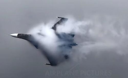 Khả năng mang nhiều loại vũ khí khiến Su-30 trở thành một nền tảng tương đối linh hoạt.