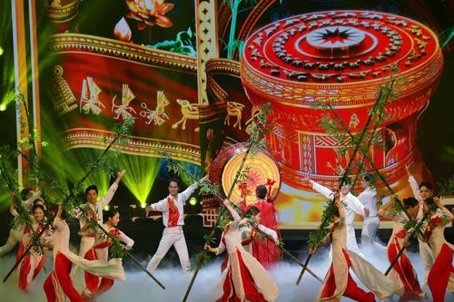 Chủ đề “Ánh sao độc lập - Khát vọng Việt Nam hùng cường” là sự kết nối giữa giá trị thiêng liêng, bất diệt của độc lập, tự do với khát vọng phát triển phồn vinh, văn minh, hạnh phúc của dân tộc Việt Nam trong kỷ nguyên mới.