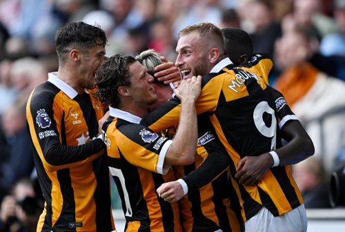  Hull giữ sạch lưới hai trận liên tiếp sau khi lần lượt đánh bại MU và Coventry ở hai vòng đầu Premier League. 