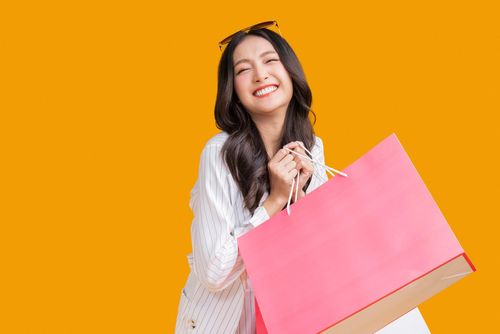  Ban đầu, những điều đạt được có thể mang đến niềm vui và cảm giác mãn nguyện, nhưng theo thời gian, sự quen thuộc khiến con người dễ mất hứng thú và tiếp tục nảy sinh những ham muốn mới. Ảnh: Magnific. 
