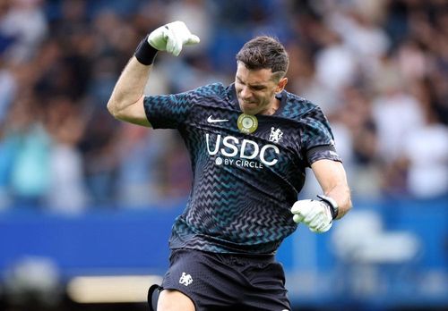  Tân binh Emiliano Martinez có trận ra mắt Chelsea. 