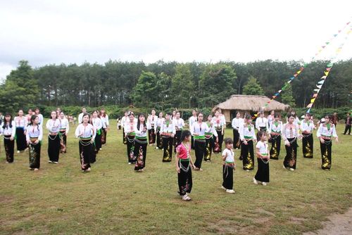 Không gian văn hóa Mường vừa quen thuộc vừa sinh động được tái hiện trong những ngày lễ