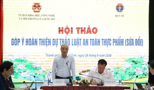 Ông Nguyễn Phương Tuấn - Phó Chủ nhiệm Ủy ban Khoa học, Công nghệ và Môi trường phát biểu tại hội thảo