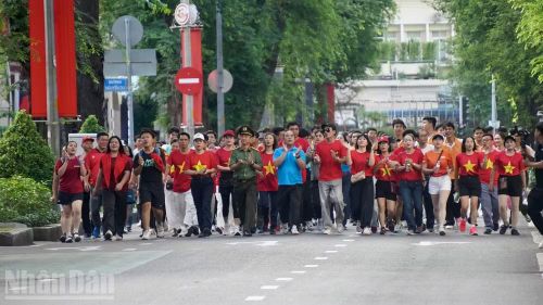 Các vận động viên tràn đầy năng lượng khi về đích.