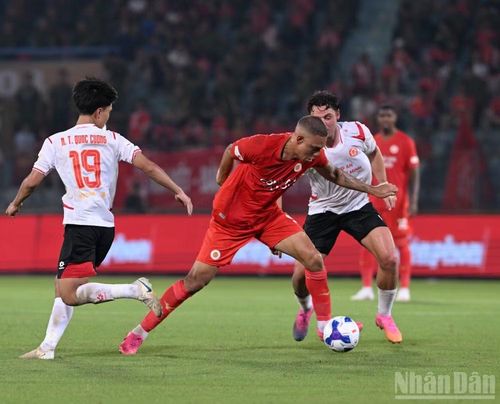 Công an Hà Nội có bàn thắng dẫn trước. (Ảnh: TRẦN HẢI)