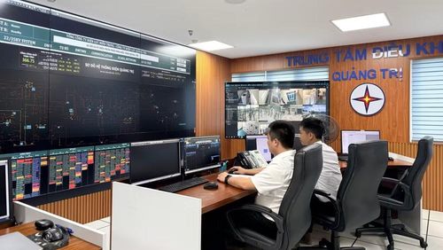 Với sự hỗ trợ của hệ thống SCADA và DMS, lưới điện tại Quảng Trị sẽ được tự động cảnh báo khi xảy ra sự cố, giúp điều độ viên nhanh chóng khoanh vùng và xử lý. (Ảnh: LÊ CHI)