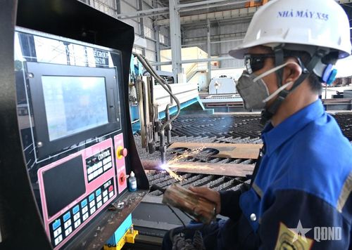 Chủ động sáng tạo, khắc phục khó khăn, đoàn kết hiệp đồng, hoàn thành nhiệm vụ luôn được Nhà máy X55 phát huy.
