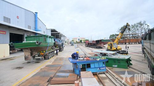  Không khí thi đua lao động sản xuất tại Nhà máy X55.  