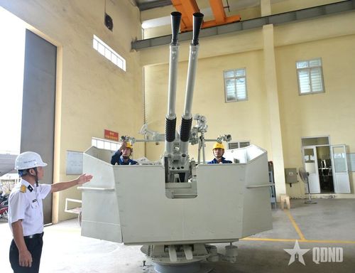 Phong trào thi đua lao động sản xuất lan tỏa đến mọi cán bộ, công nhân viên, người lao động nhà máy.