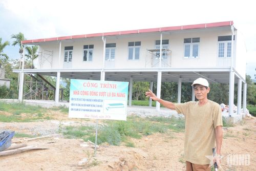  Ngoài những căn nhà có khả năng chống lũ của các hộ dân trong "Chiến dịch Quang Trung", ở Hòa Thịnh còn có những căn nhà cộng đồng vượt lũ đa năng do Nhà nước và các tổ chức, doanh nghiệp vừa đầu tư xây dựng.