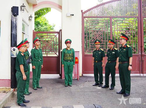 Thực hiện nền nếp chính quy ngay từ cổng gác Kho J250.