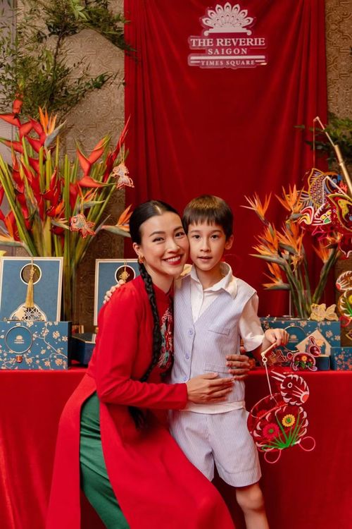 Sau khoảng thời gian tập trung cho con trai và công việc, Hoàng Oanh hiện đã có bạn trai mới. Chuyện tình cảm của nữ MC được cho là đang tiến triển theo hướng tích cực, trong khi cô vẫn giữ sự kín đáo và thận trọng khi chia sẻ về cuộc sống riêng. Ảnh: FB Vu Ngoc Hoang Oanh