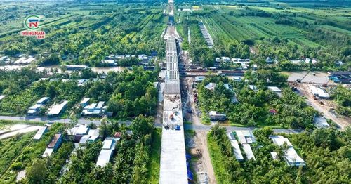 Công trường dự án cao tốc Châu Đốc - Cần Thơ - Sóc Trăng