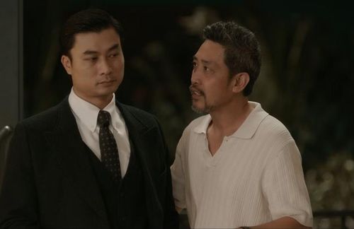 Điểm hấp dẫn lớn nhất của Lửa trắng nằm ở cách kể chuyện lắt léo.