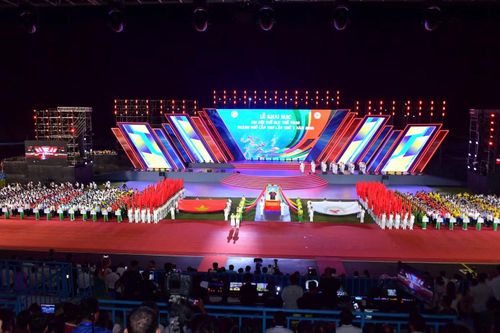 Quang cảnh lễ khai mạc.