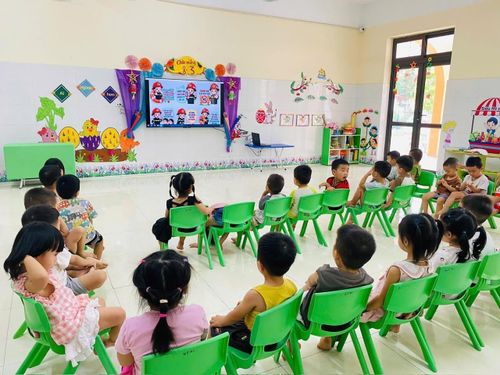 Phụ huynh cần kiểm tra, đối chiếu thông tin trước khi làm việc qua điện thoại.