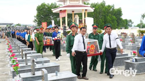 Sau lễ truy điệu, các hài cốt liệt sĩ được đưa về an táng tại Nghĩa trang Liệt sĩ thôn An Hội Bắc.