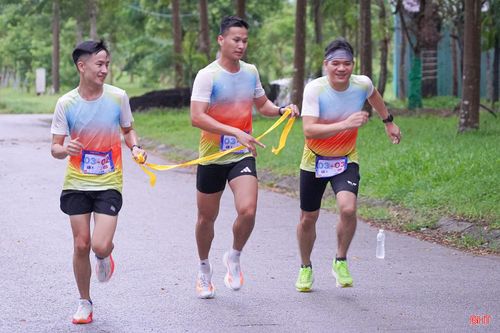Sự nỗ lực, quyết tâm của các thành viên góp phần mang đến không khí hào hứng cho giải đấu, thu hút đông đảo khán giả theo dõi, cổ vũ.