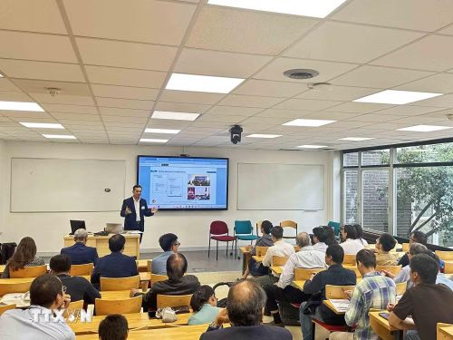 Hội thảo được tổ chức bằng hình thức trực tuyến và trực tiếp, thu hút các chuyên gia hàng đầu về năng lượng điện hạt nhân trên toàn thế giới. (Ảnh: Ngọc Hiệp/TTXVN)