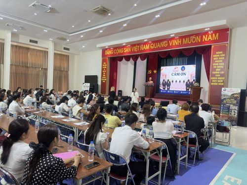 Hoạt động kết nối nhà trường, doanh nghiệp và người học trong lĩnh vực dịch vụ, làm đẹp do Habiho phối hợp với Trường Cao đẳng Công Thương tổ chức.