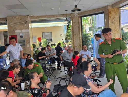 Các lớp “Cà phê số” đưa phong trào “Bình dân học vụ số” đến gần người dân tại khu phố.