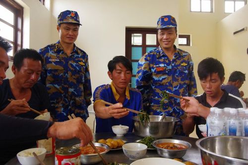 Những bữa cơm ấm tình quân - dân nơi đầu sóng Trường Sa trong những ngày đón Tết Độc lập 2/9