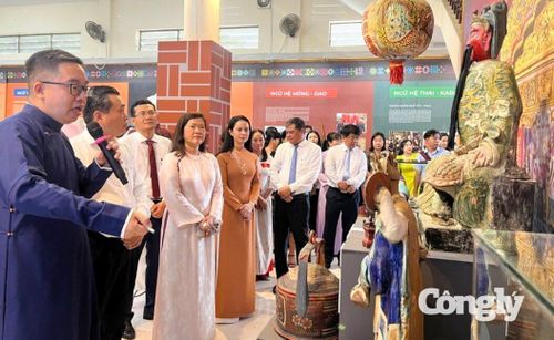 Lãnh đạo TP Cần Thơ tham quan không gian trưng bày chuyên đề “ Văn hóa các dân tộc Việt Nam- Thống nhất trong đa dạng” tại bảo tàng TP Cần Thơ