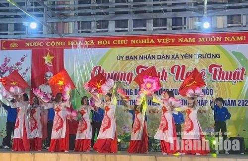 Tiết mục văn nghệ của người dân xã Yên Trường.