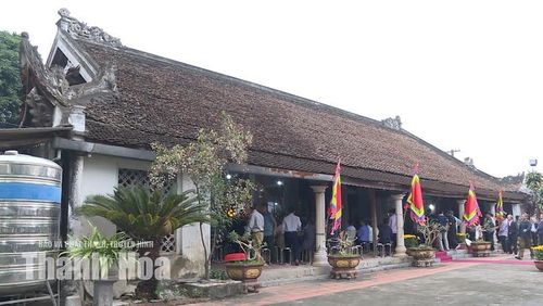 Đình làng Đồng Bồng, xã Tống Sơn đã được xếp hạng Di tích lịch sử - văn hóa cấp Quốc gia.