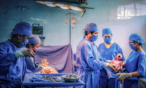 Cất tiếng khóc chào đời, mở đầu một hành trình làm người. Ảnh: KIM LIÊN