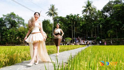 Một thiết kế trẻ trung, không kém phần duyên dáng của sinh viên Đại học Duy Tân Đà Nẵng. Ảnh: DIỄM LỆ