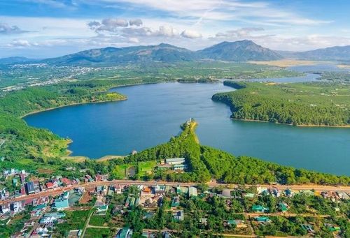  Pleiku định hướng phát triển đô thị đa trung tâm, gắn hạ tầng, logistics với vùng nguyên liệu, chế biến và thị trường. Ảnh: Phạm Quý 